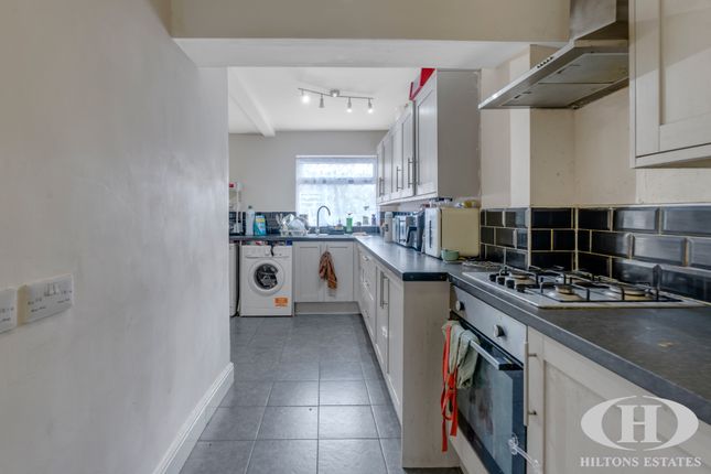 29, Bankside, Southall photo 5