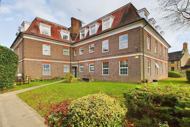 Thumbnail Flat for sale in Guildford Road, Horsham, West Sussex