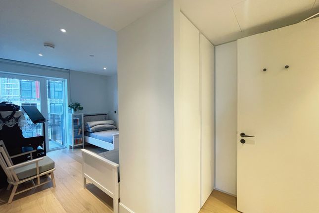 75, Parkside Apartments,Cascade Way, London photo 3