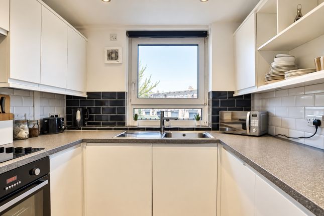 48, Neckinger Estate, London photo 2