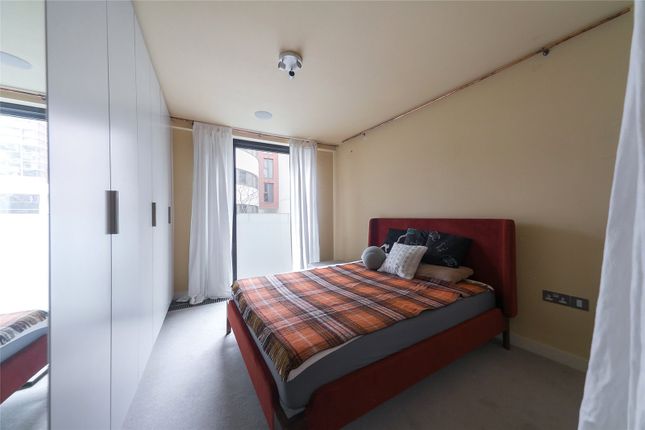 Flat to rent in Compton Street, London