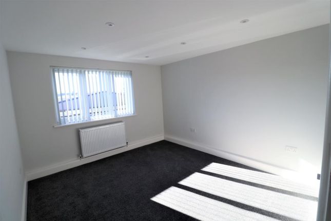 Flat to rent in Maybury Court, Harrow, Middlesex