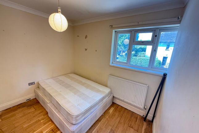 105, Tivoli Road , London photo 4