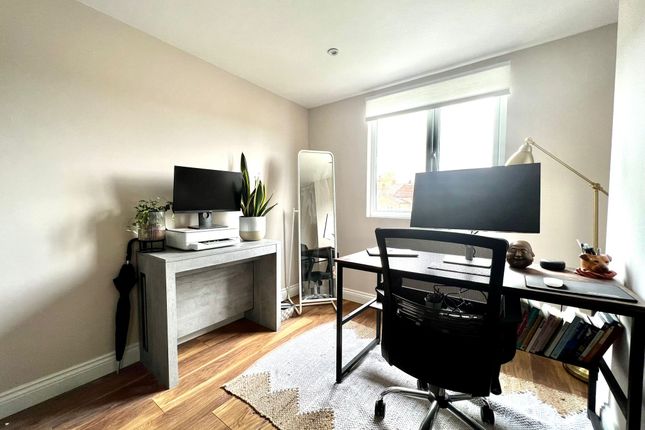 Terraced house to rent in West Grove, Woodford Green, Essex