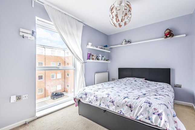 Flat for sale in Reading, Berkshire