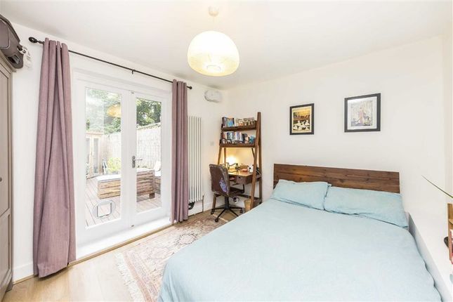 Flat for sale in Alpha Road, London