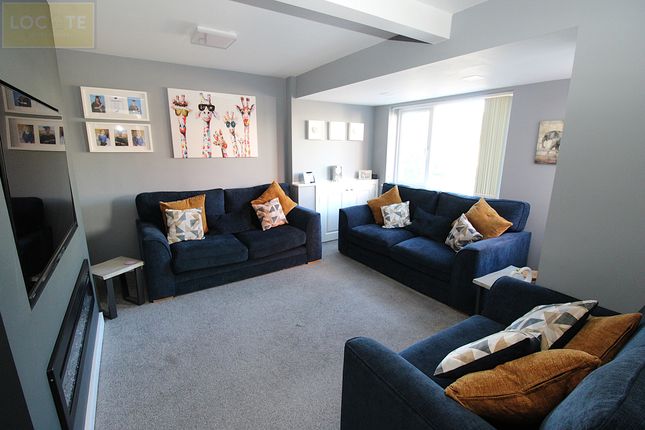 7 Esk Close, Davyhulme photo 2