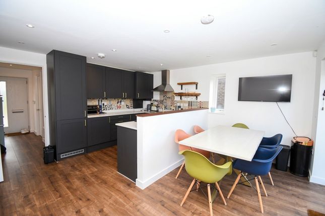 40 Grandstand Avenue, Salford photo 2