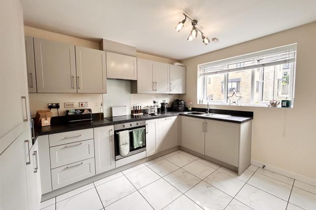 20, Shears Drive, Brighouse photo 3