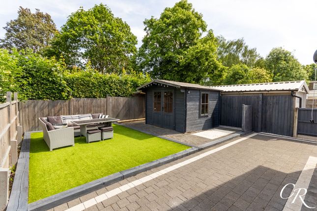 28 Kingsmead Close, Cheltenham photo 4