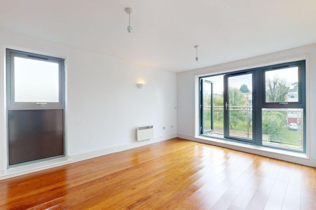 Flat to rent in Station Road, New Barnet, Barnet EN5