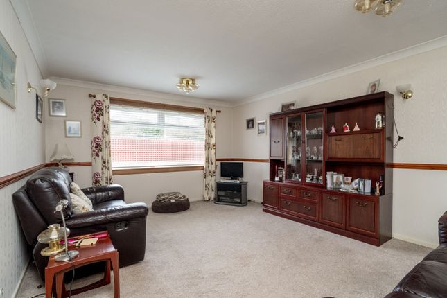 40, Dalum Grove, Loanhead photo 4