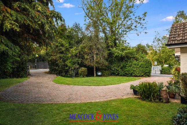 Ashbrook, Alexander Lane, Brentwood photo 2