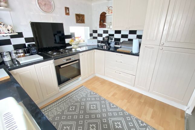 4, Elm Close, Banwell photo 4