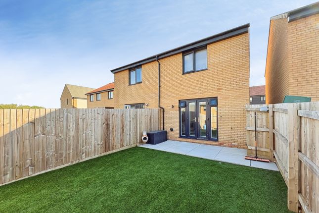 4, Reader Mews, Crewkerne photo 2