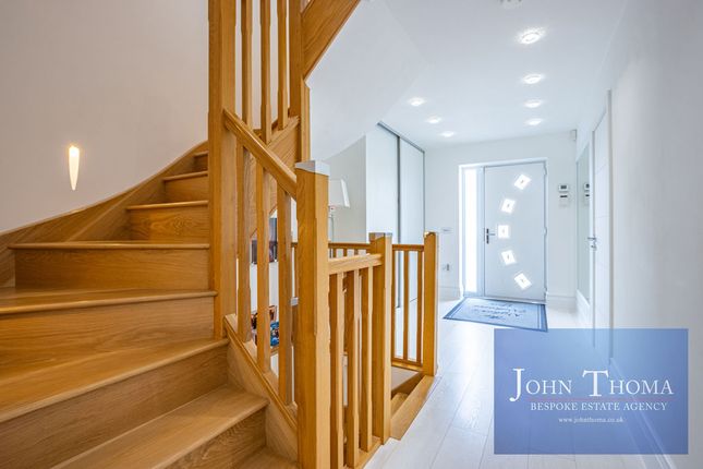 40A, Woolhampton Way, Chigwell photo 4