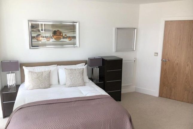 Flat for sale in City West Tower, London