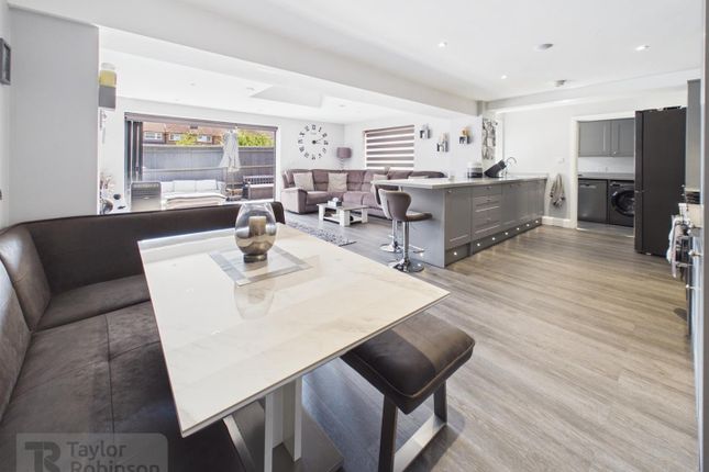 10, Shaws Road, Crawley photo 2