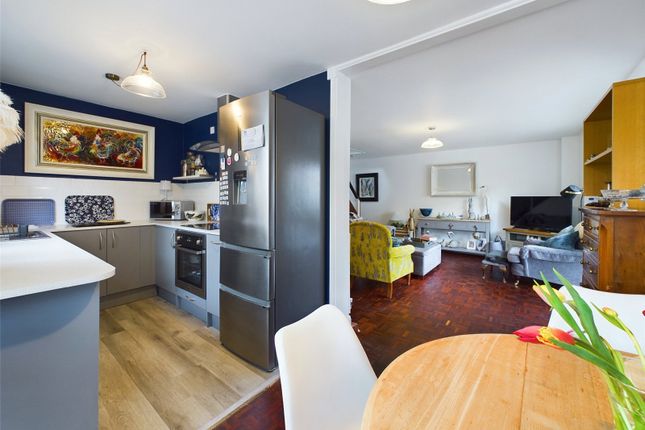 Flat for sale in College Lawn, Cheltenham, Gloucestershire