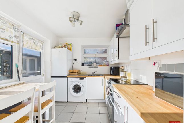 27, Glencairn Avenue, Gloucester photo 3
