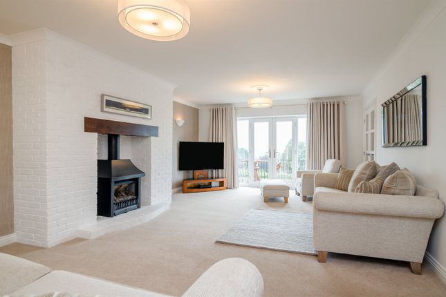 2, Little Oaks View, Rogerstone photo 4