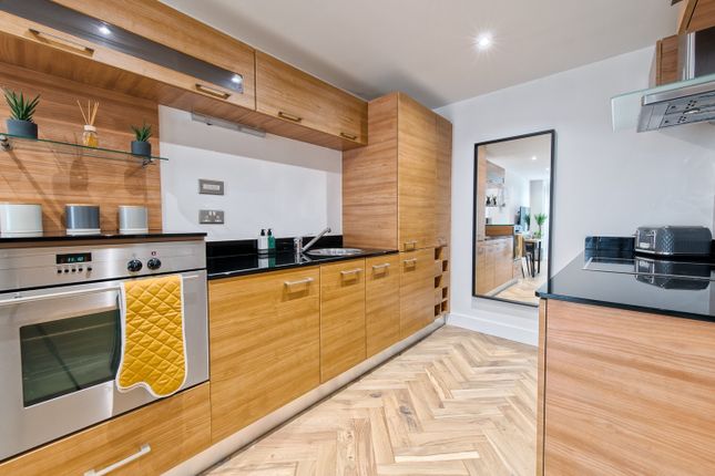 3 Bed Flat To Rent Dillwyn Cl, London Se26