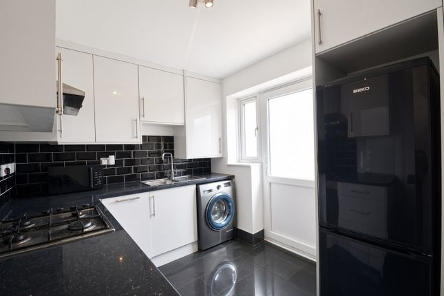 16, Kendal Close, Feltham photo 2