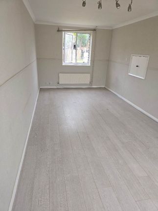 Manfield Close, Slough photo 4
