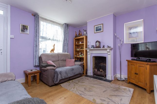 50, Guilton, Canterbury photo 2
