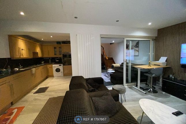 Kitchen/Tv Room