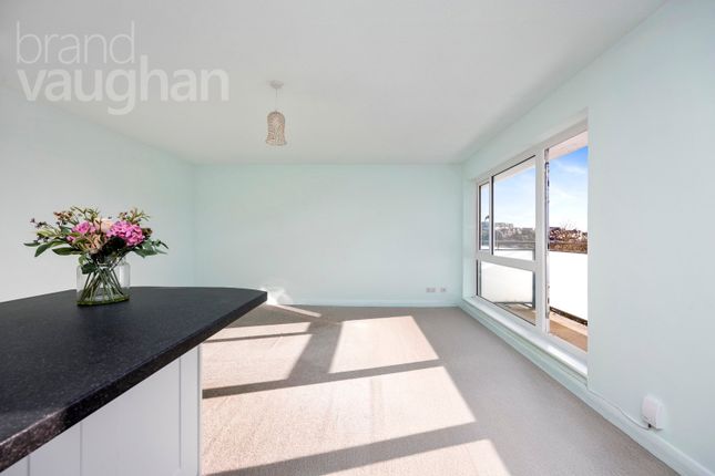 25 Mayfield Court,, Lustrells Vale, Brighton photo 4