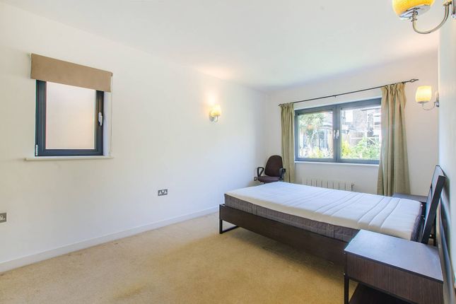 Terraced house to rent in Woodland Crescent, Greenwich, London