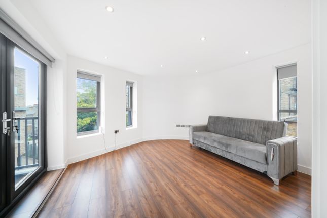 Thumbnail Flat to rent in Pirbright Road, London