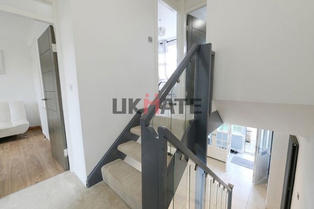 11, Mapleton Close, Bromley photo 2