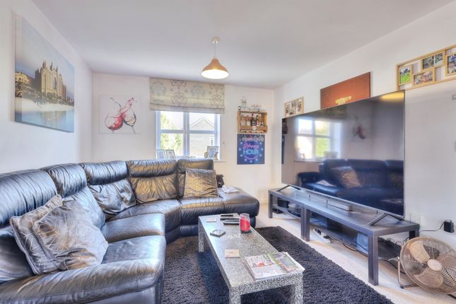 8, Peter Crisp Way, RUSHDEN photo 4