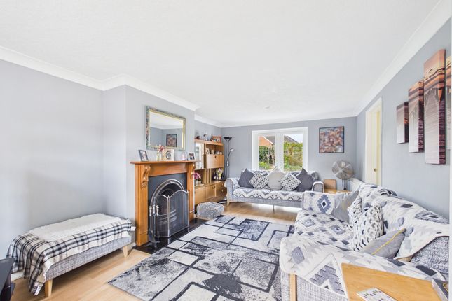 10 Icknield Close, Chinnor photo 2