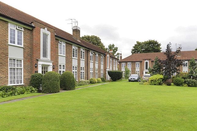 Flat to rent in Portsmouth Road, Thames Ditton