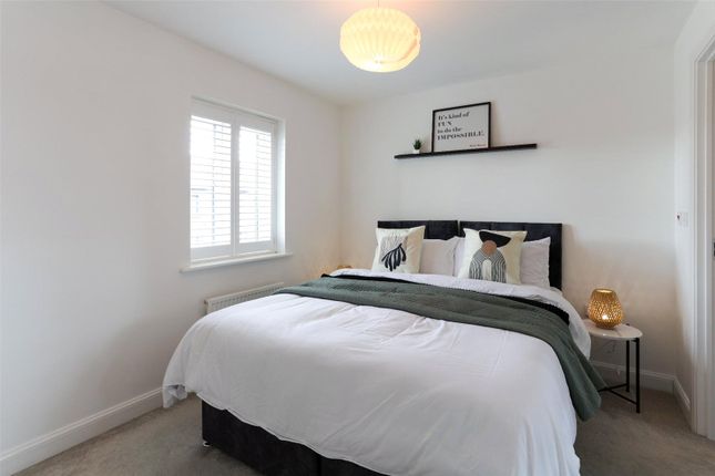 22, Brookes Avenue, Telford photo 4