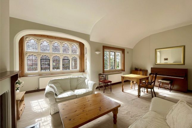 12, Oldfield Wood, Surrey photo 2