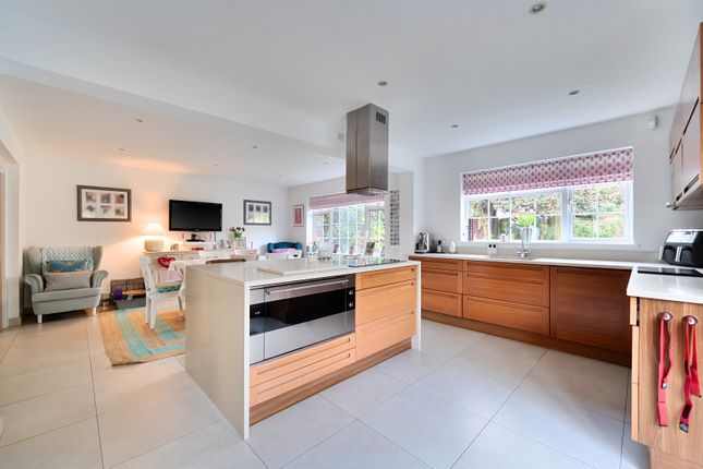 38, Minsterley Avenue, Shepperton photo 2