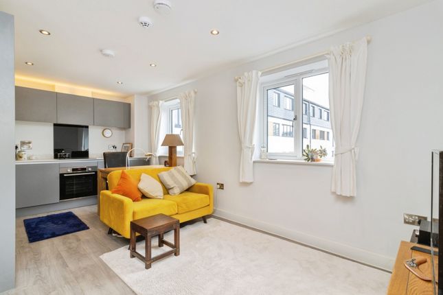 Flat 12, Rainbow View,, Parkers Way, Devon photo 3