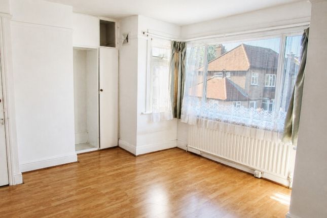 Princes Drive, HARROW photo 5