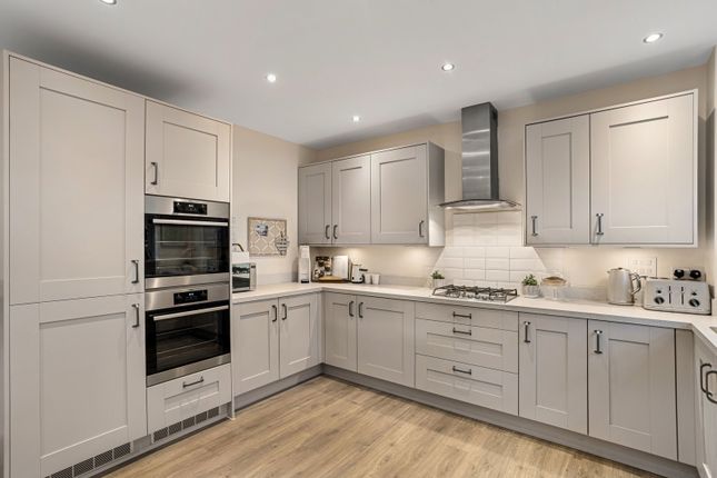 15, Harewood Close, York photo 4