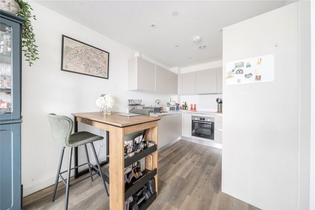 MTVH SO - 55^ Freedom House,, Brownlow Road, London photo 3