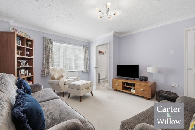 60, Foxglove Road , Rush Green  photo 4