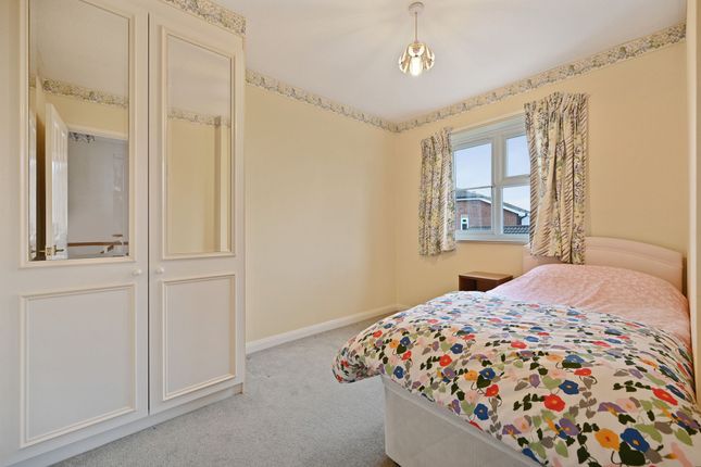 End terrace house for sale in Chelmsford Close, Sutton