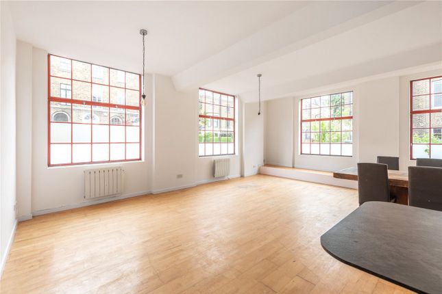 Flat for sale in Clarence Place, London