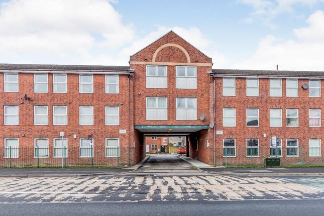 2 bed flat to rent in Ashton Road, Denton, Manchester M34