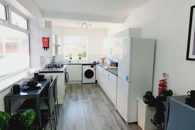 Room 5, 18 Woodville Street, St Helens photo 3