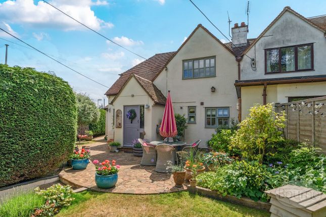 12, Boundstone Close, Farnham photo 4